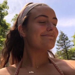 Meet your Posher, Abbey